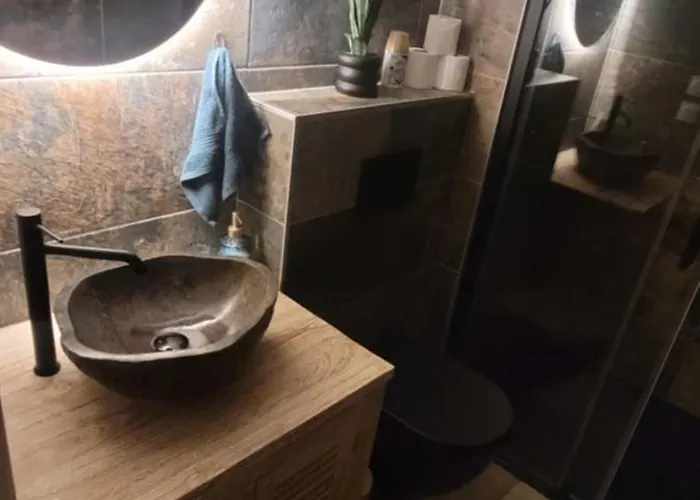 Nid D Indonezen Balneo & Table De Massage