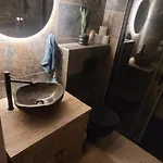 Nid D Indonezen Balneo & Table De Massage