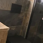 Nid D Indonezen Balneo & Table De Massage