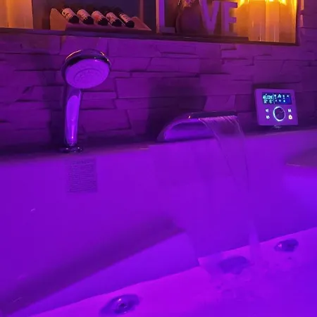Nid D Indonezen Balneo & Table De Massage Casa de Férias *