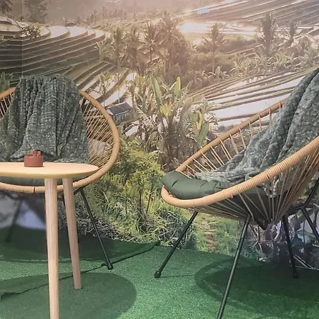 Dom wakacyjny Nid D Indonezen Balneo & Table De Massage