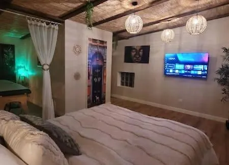 Nid D Indonezen Balneo & Table De Massage