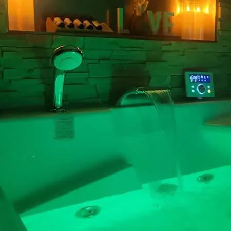 Nid D Indonezen Balneo & Table De Massage
