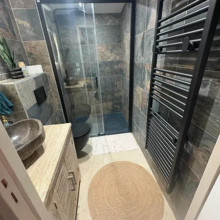 Nid D Indonezen Balneo & Table De Massage Casa de Férias