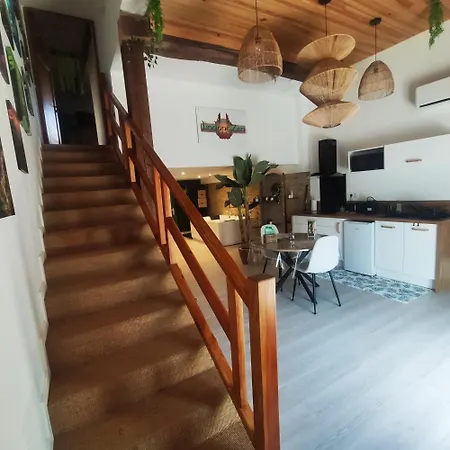Nid D Indonezen Balneo & Table De Massage Casa de Férias