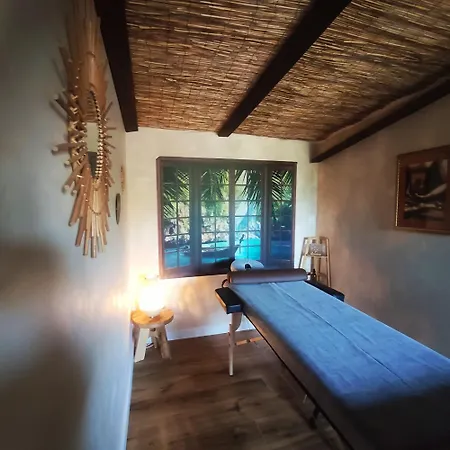 Nid D Indonezen Balneo & Table De Massage Дом отдыха *