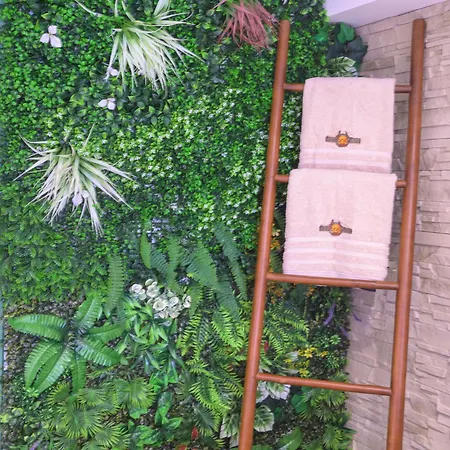 Дом отдыха Nid D Indonezen Balneo & Table De Massage Saint-Nicolas-de-la-Grave
