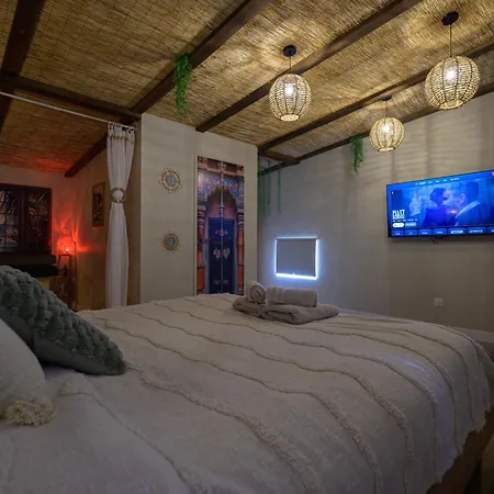Nid D Indonezen Balneo & Table De Massage Дом отдыха Saint-Nicolas-de-la-Grave