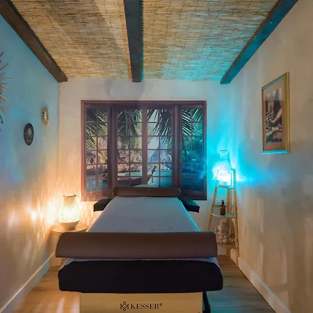 Nid D Indonezen Balneo & Table De Massage * Saint-Nicolas-de-la-Grave