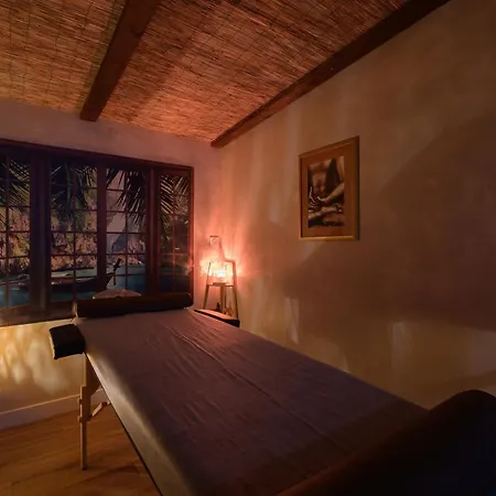 Nid D Indonezen Balneo & Table De Massage Дом отдыха