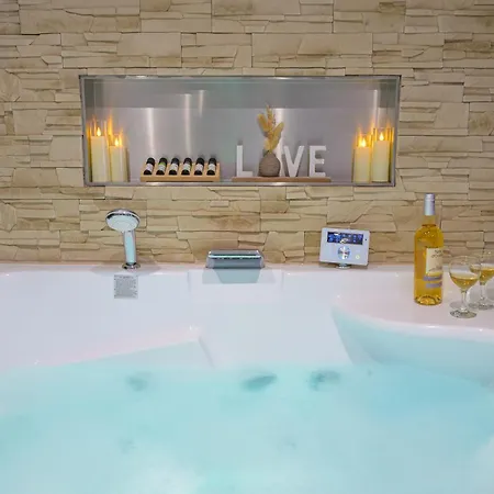 Nid D Indonezen Balneo & Table De Massage Дом отдыха *