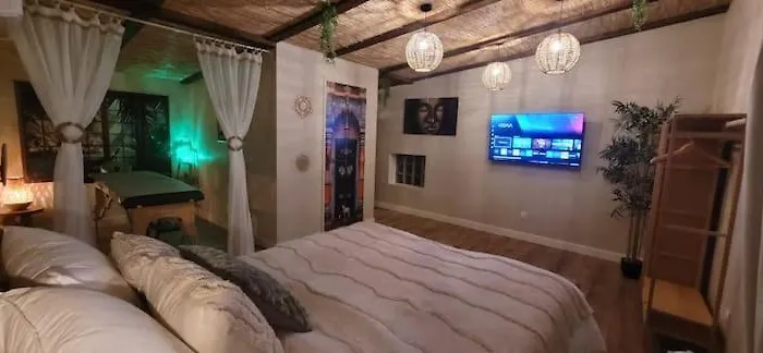 Nid D Indonezen Balneo & Table De Massage